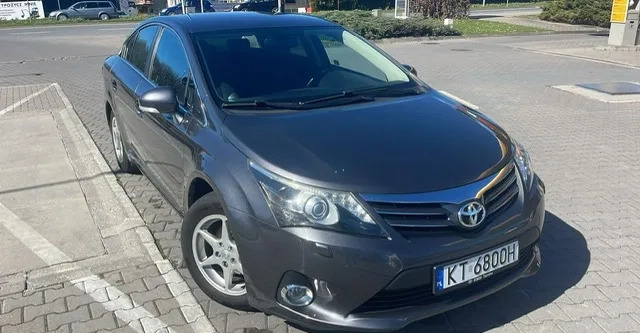 Toyota Avensis cena 48900 przebieg: 130000, rok produkcji 2013 z Radzyń Chełmiński małe 667